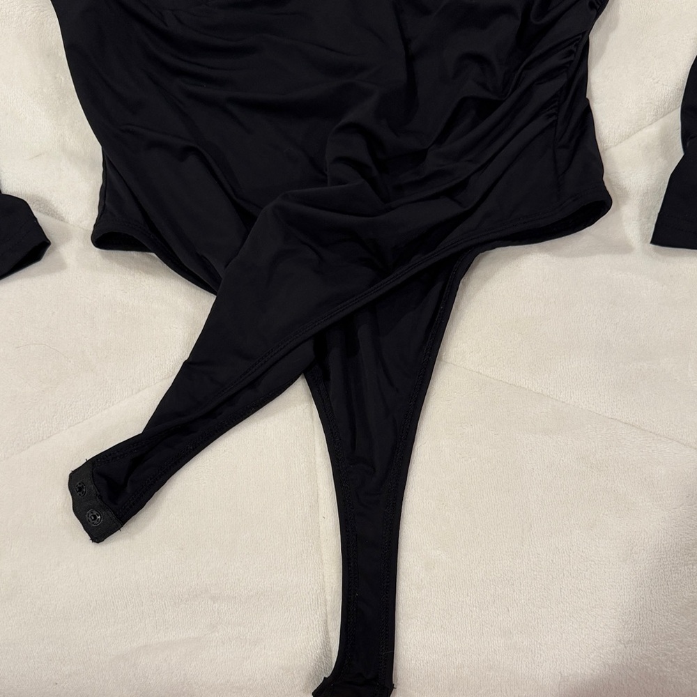 White Fox Boutique Black off shoulder Long Sleeve Bodysuit - Picture 4 of 4